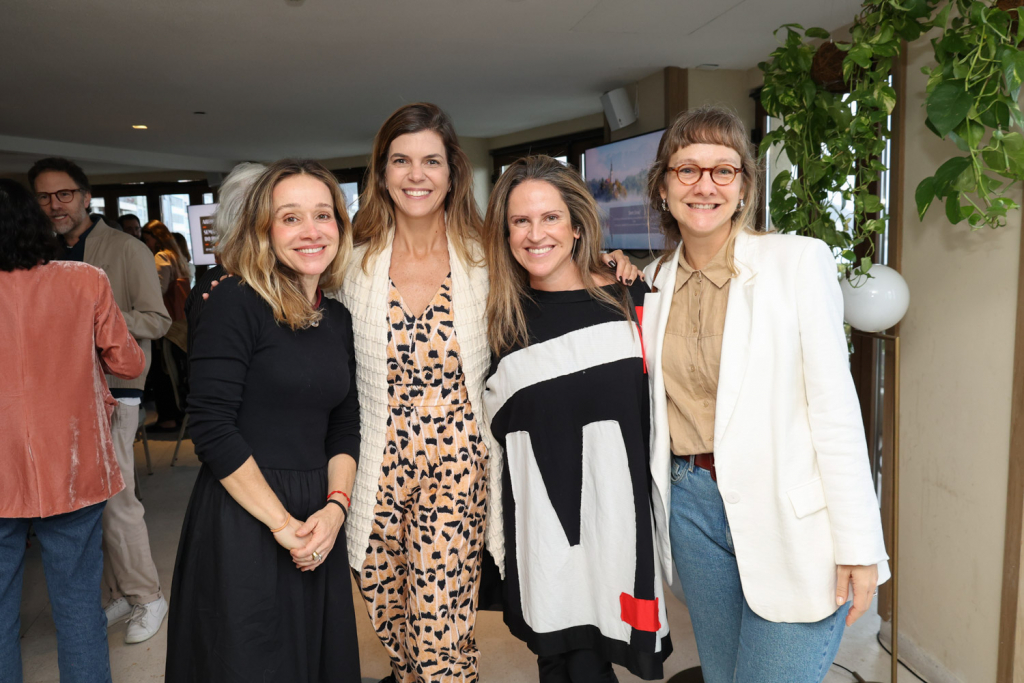 
				Luísa Kovach, Fernanda Cozac, Camila Thomé, Carol Ribeiro
				