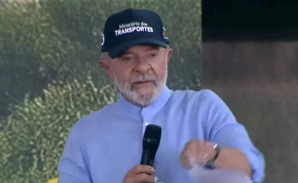 Em visita ao Ceará, Lula admite concorrer em 2026 “se tiver saúde e disposição”