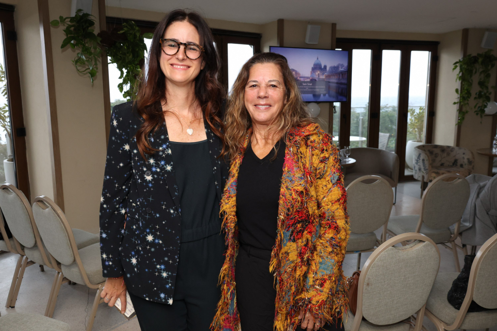 
				Maria Luz E Carla Vilhena
				