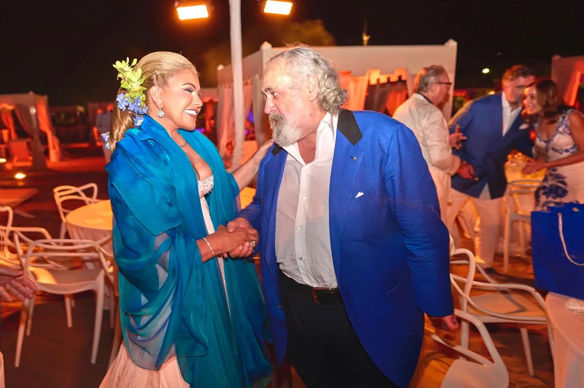 Maria Sooder é recebida no seleto clube de Stefano Ricci em noite memorável na Toscana