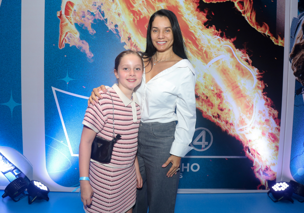 Monica Carvalho E A Filha