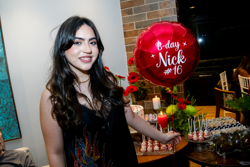 Sessão Parabéns - Nicole Dall’Olio celebra 16 anos cercada de amigos e familiares em Fortaleza