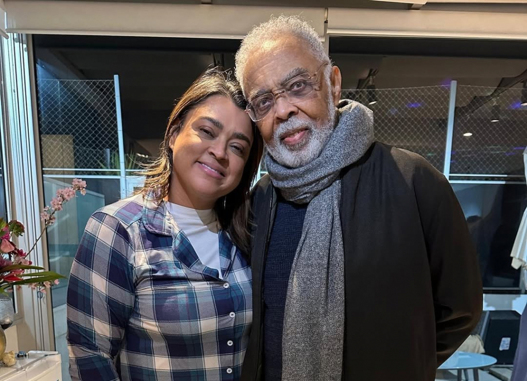 Ontem Minhas Amigas Fizeram Mais Uma Surpresa Pra Mim, Uma Festa Do Pijama No Frio De 8° Graus D