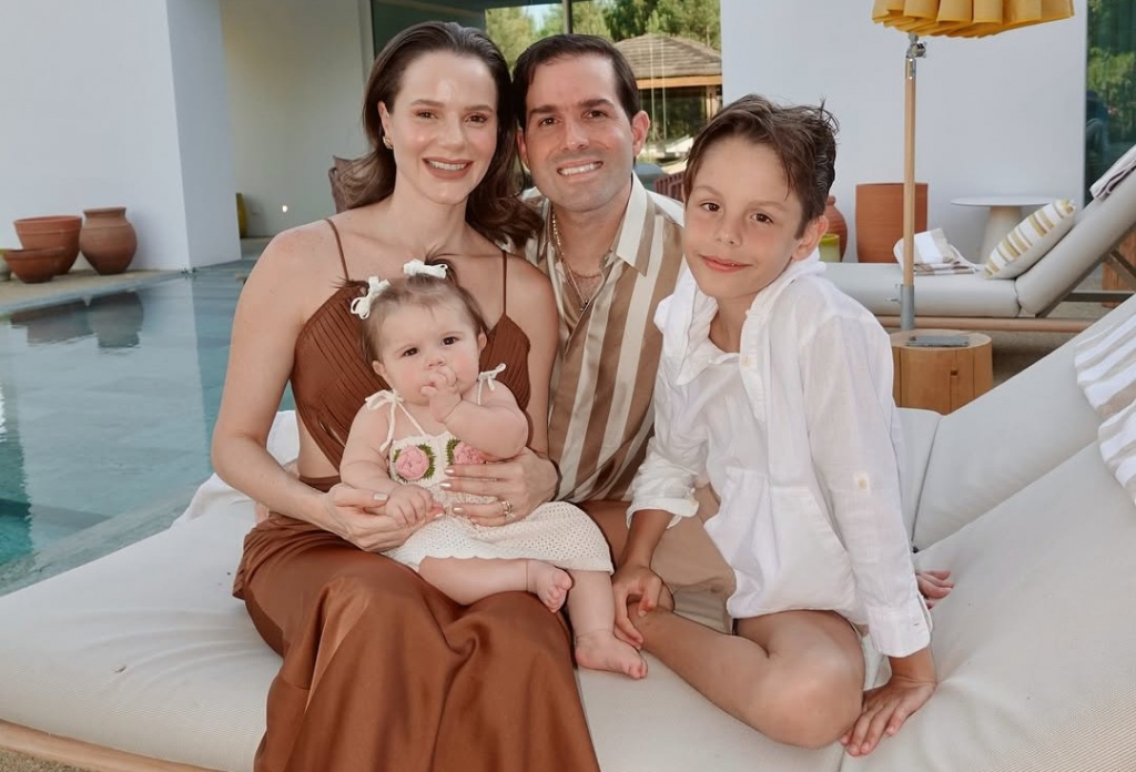 Paulinha Sampaio E Felipe Queiroz Rocha Com Os Filhos Lourdes Maria E Bento
