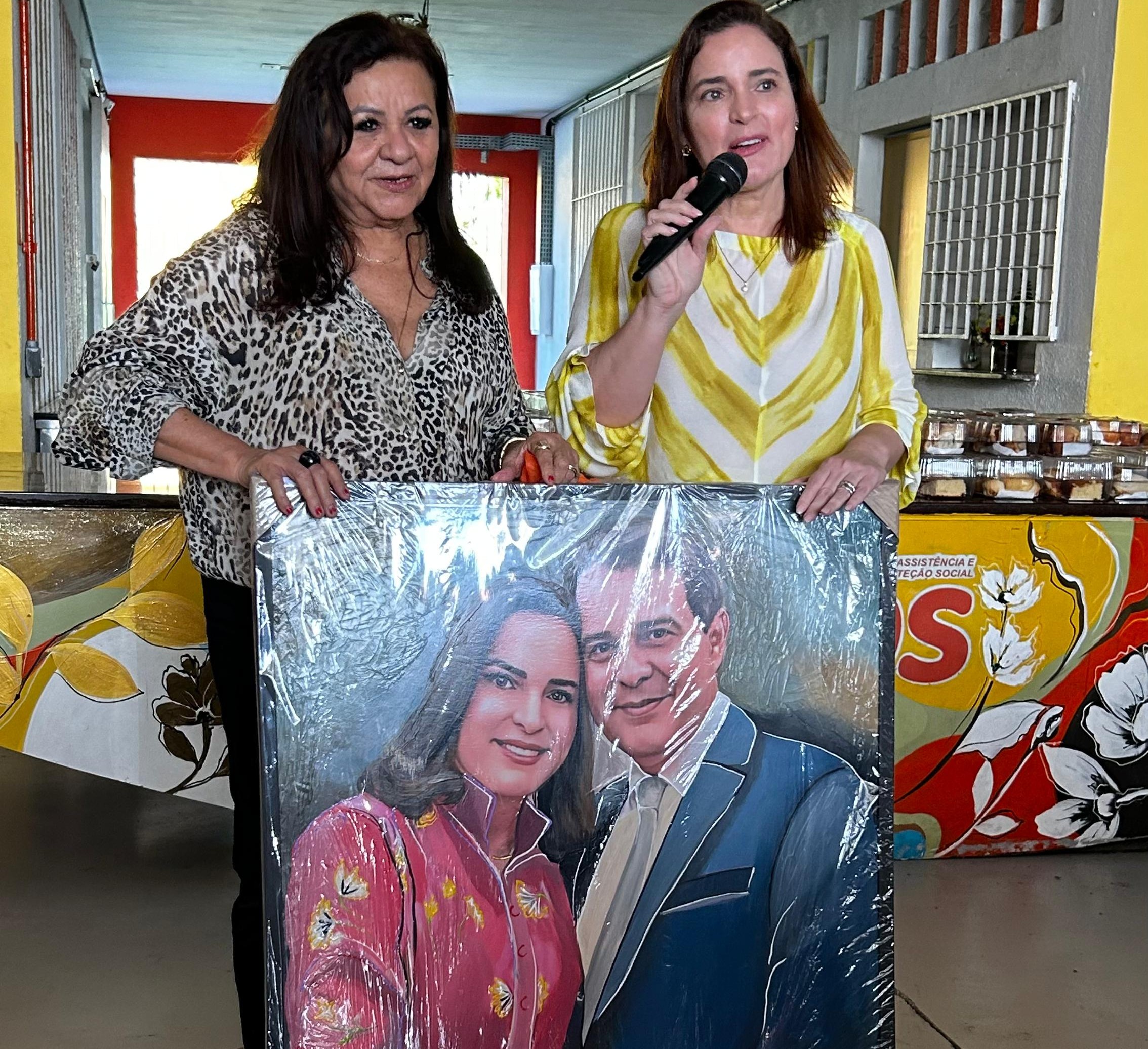 Primeira-dama de Fortaleza, Cristiane Leitão, é homenageada com quadro de Wanderson Petrova