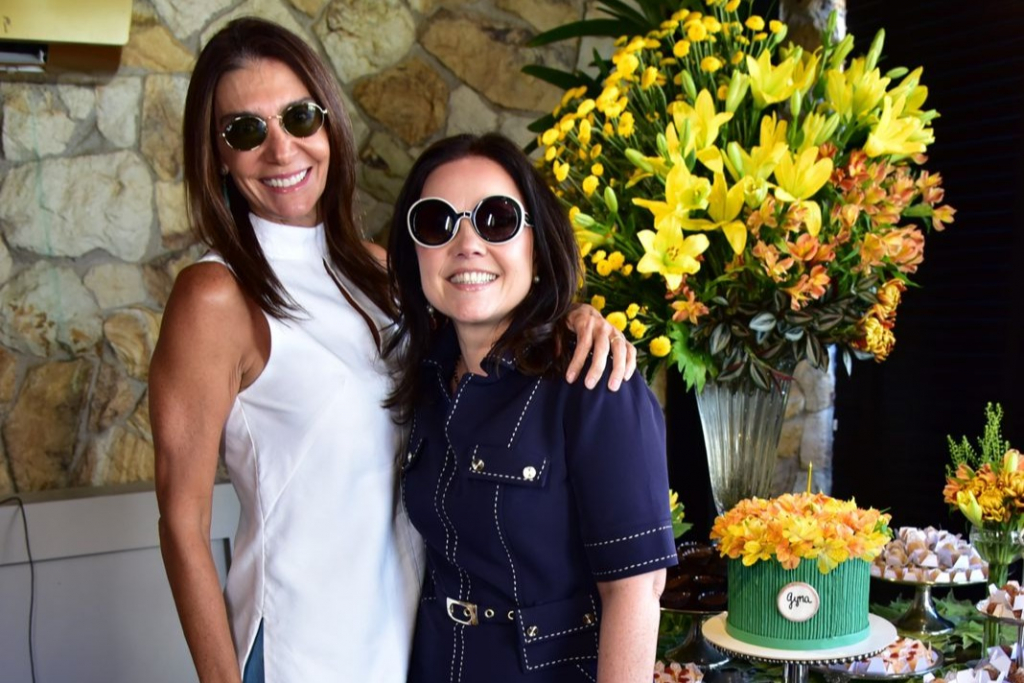 Rebecca Albuquerque E Gyna Machado