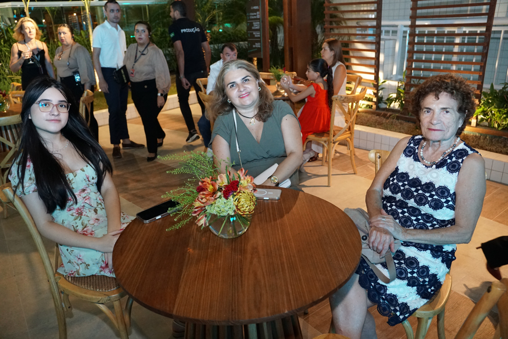 Rebecca Pontes, Arethea Pontes E Iolandsa Menezes