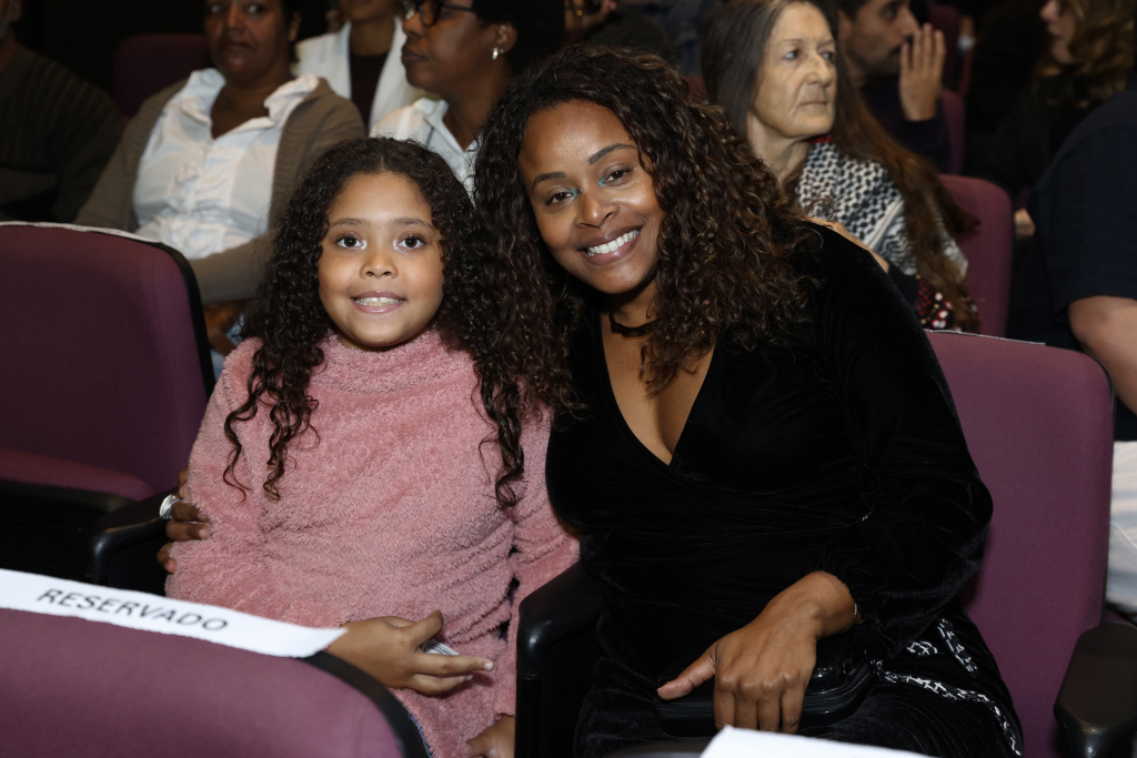 Roberta Rodrigues E Flor