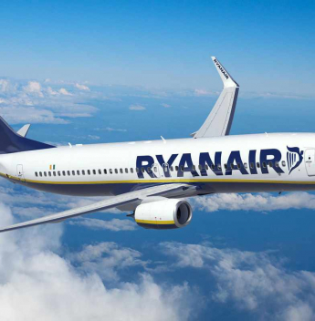 Ryanair registra lucro recorde de € 2,26 bilhões impulsionada por alta nas tarifas e no fluxo de passageiros