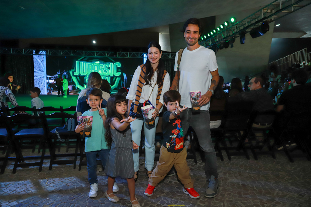 Sthefany Brito E Igor Raschkovsky Com O Filho