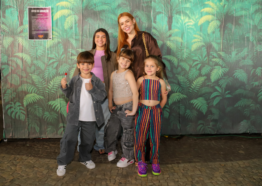 Thaís Vasconcellos E Filhas