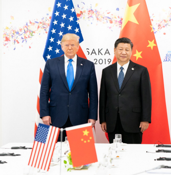 Trump visita Xi Jinping na China em meio ao atoleiro da guerra no Irã