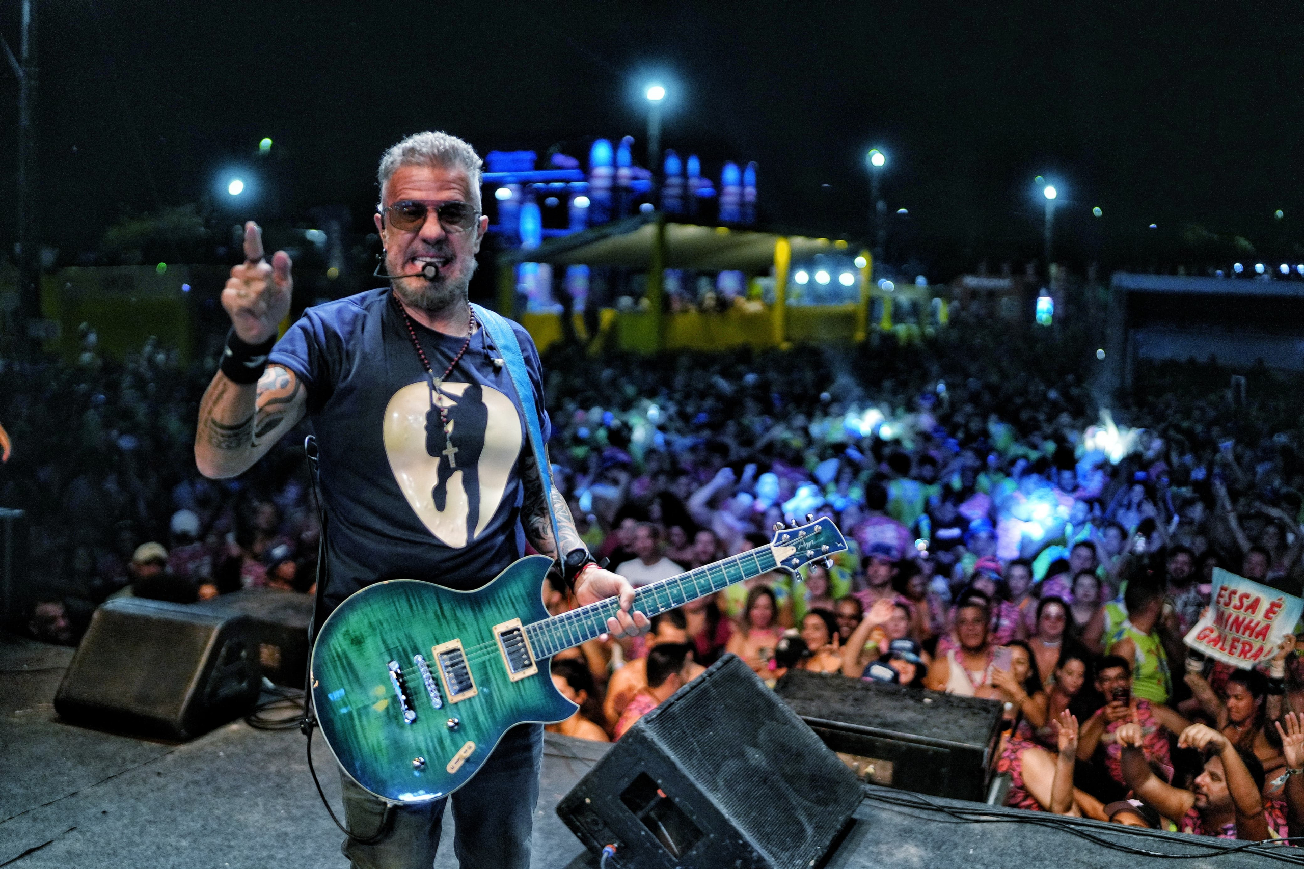 Tuca Fernandes leva o axé ao coração da Arena Fortal na sexta do Fortal 2025