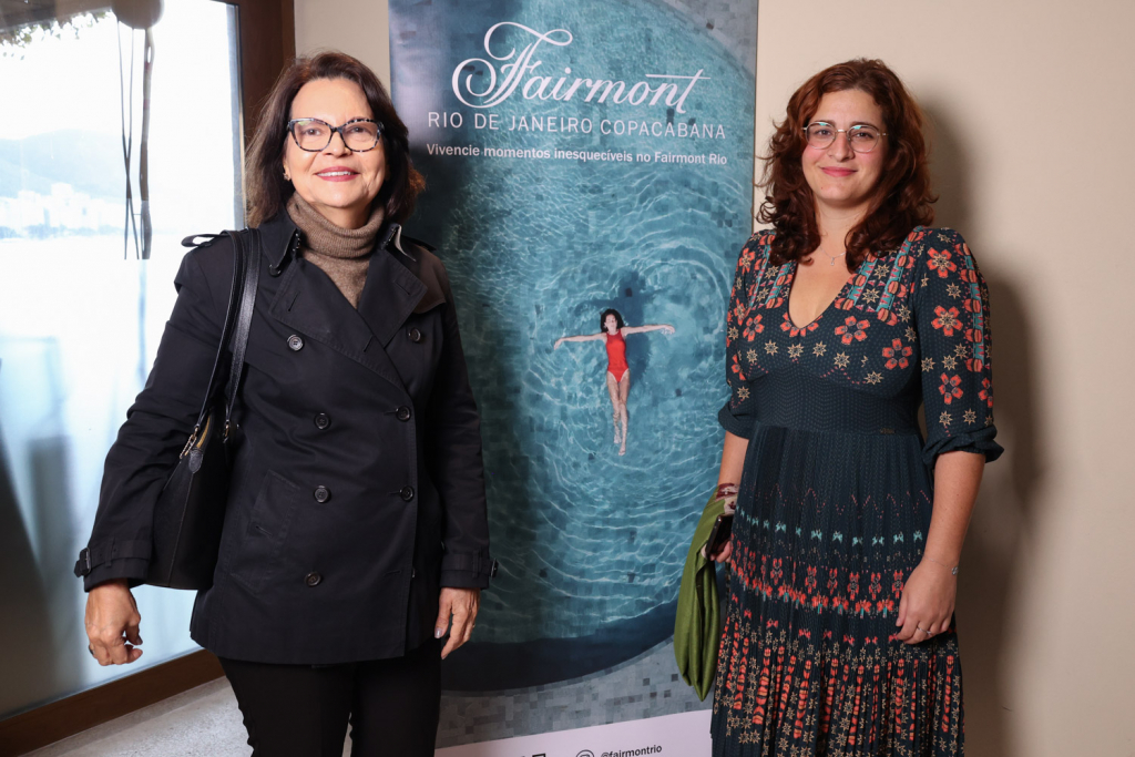 
				Yole Mendonça E Carla Cal
				