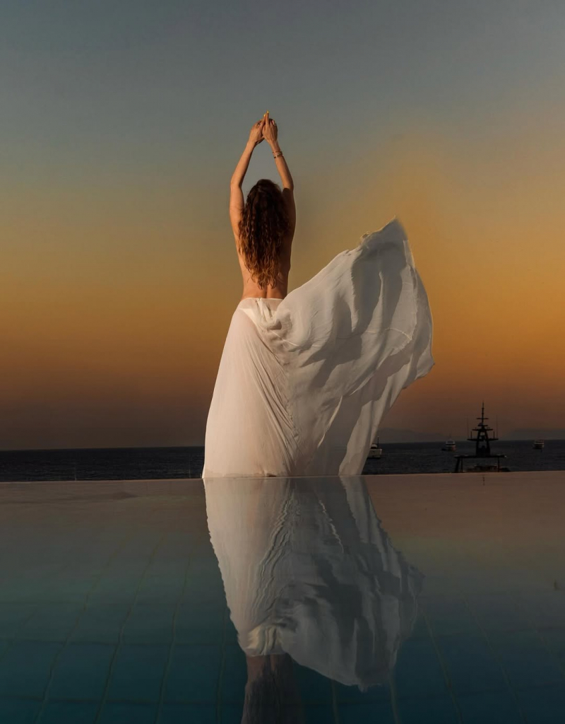 • Mykonos 2025 🇬🇷 Entre O Céu E O Mar, Eu Danço Com O Vento.a Liberdade é O Meu Melhor Vestid (3)