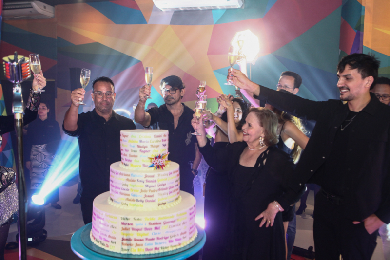 Brinde ao sucesso - Raphael Joca comanda festa de 5 anos do La Casa Lounge