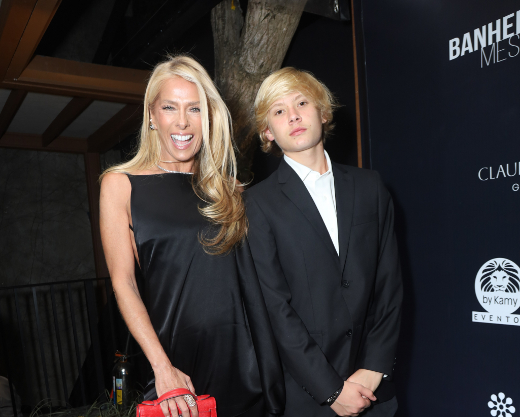 Adriane Galisteu E Vitório