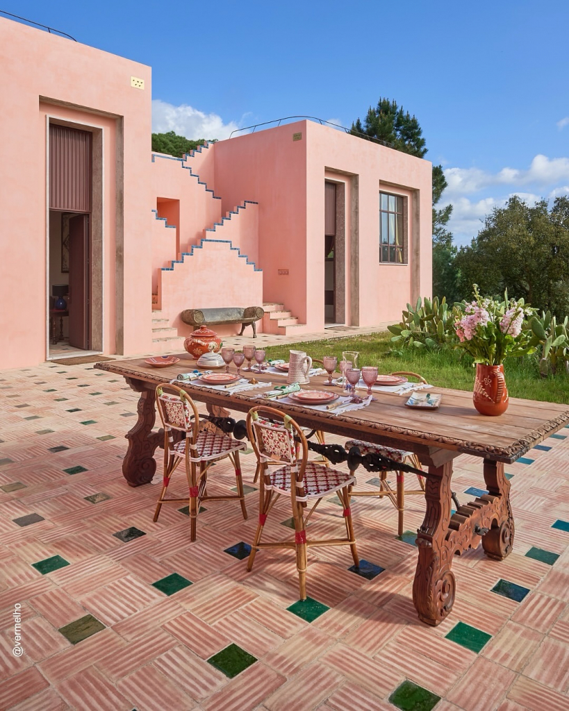 Após O Sucesso Do Hotel Vermelho, O Designer Christian Louboutin Apresenta Sua Mais Nova Empreit (1)