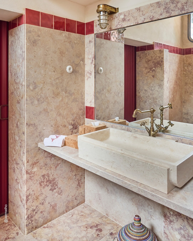 Após O Sucesso Do Hotel Vermelho, O Designer Christian Louboutin Apresenta Sua Mais Nova Empreit (3)