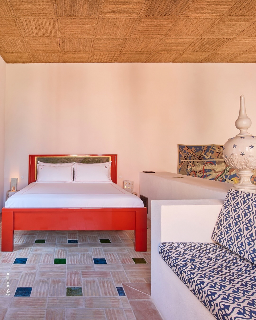 Após O Sucesso Do Hotel Vermelho, O Designer Christian Louboutin Apresenta Sua Mais Nova Empreit (5)