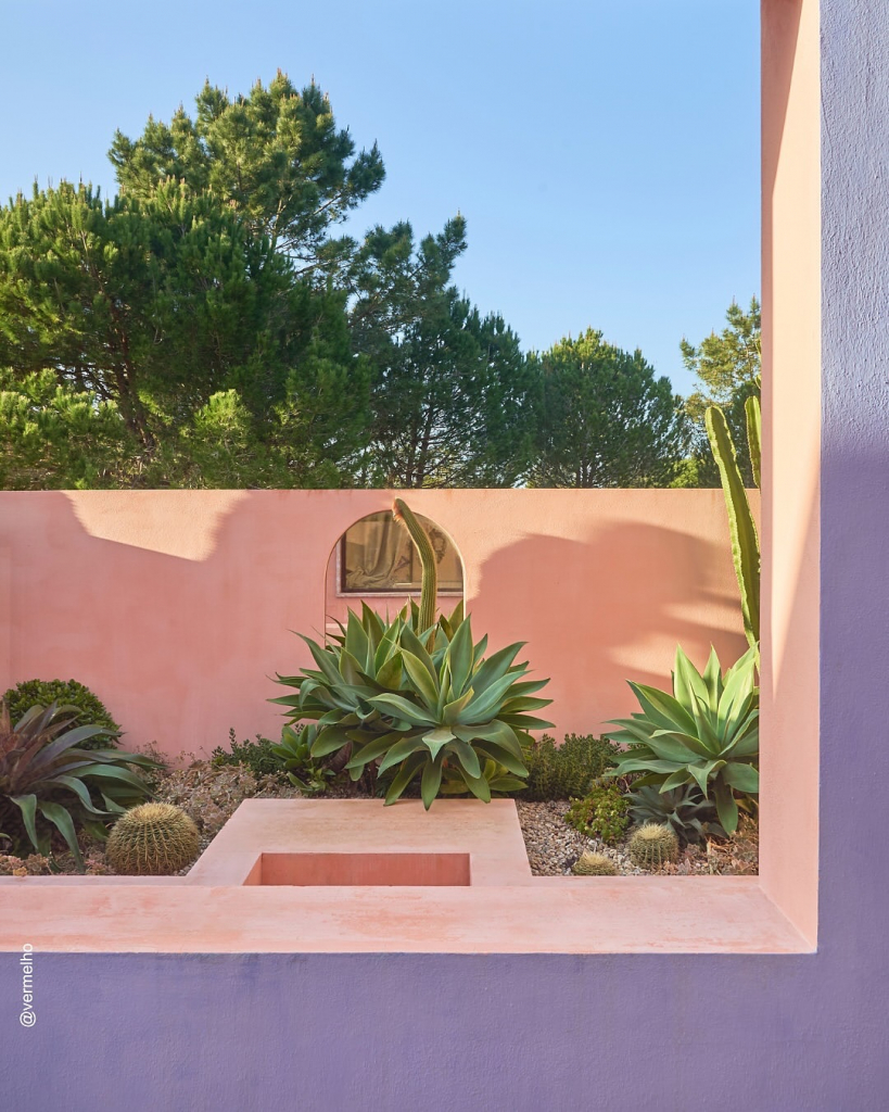 Após O Sucesso Do Hotel Vermelho, O Designer Christian Louboutin Apresenta Sua Mais Nova Empreit (8)