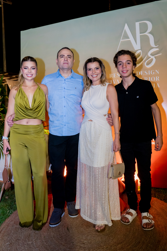 Ariane E Salatiel Sarrecy, Jussara Rebouças, E Felipe Sarrecy (5)