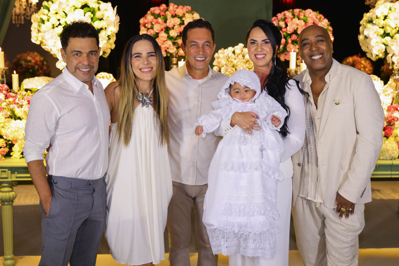 celebração divina - Clara, filha de Zezé Di Camargo e Graciele Lacerda, é batizada em cerimônia sofisticada em São Paulo