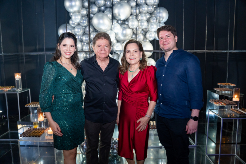 Noite de festa - Roberto Gentil reúne convidados para festejar 70 anos no La Casa Lounge