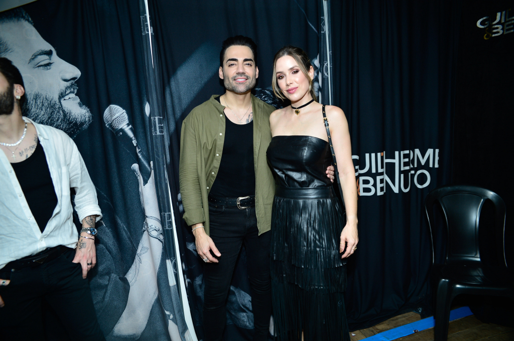 Benuto E Gabriela Brigliador