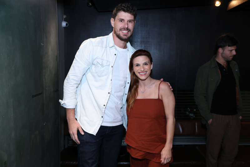 sessão de autógrafos - Bruninho lança autobiografia no Rio de Janeiro com a presença de Bernardinho e celebridades