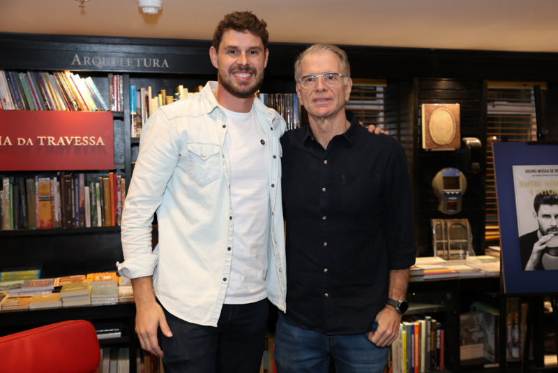 sessão de autógrafos - Bruninho lança autobiografia no Rio de Janeiro com a presença de Bernardinho e celebridades