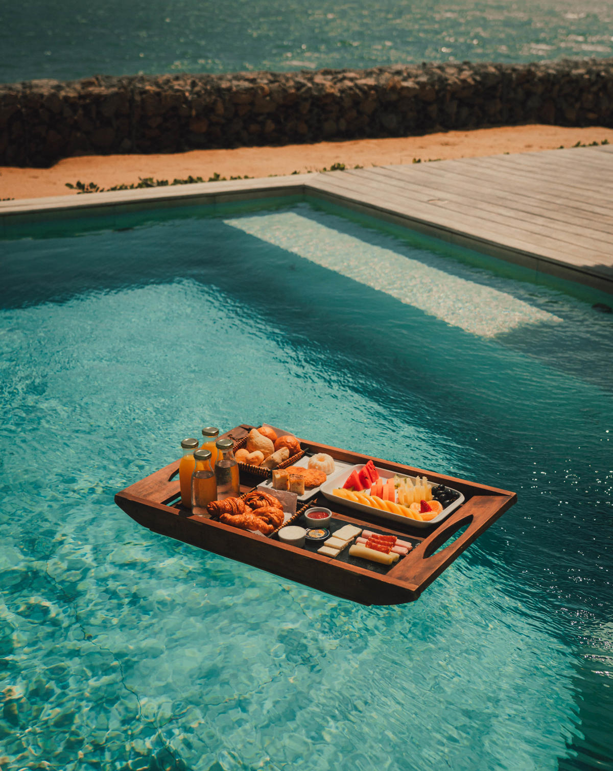 Café Da Manhã Na Piscina Do Bangalô Vista Mar Do Jaguaríndia Village