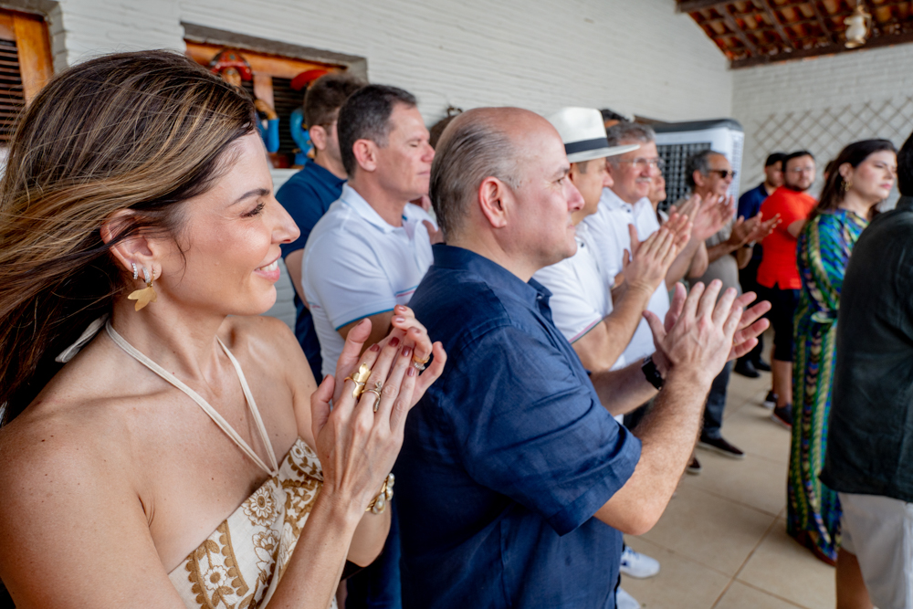 Carol Bezerra E Roberto Cláudio