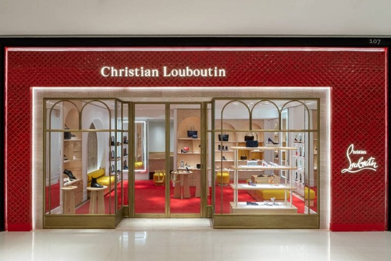 Christian Louboutin abre terceira boutique no Brasil com conceito intimista em São Paulo
