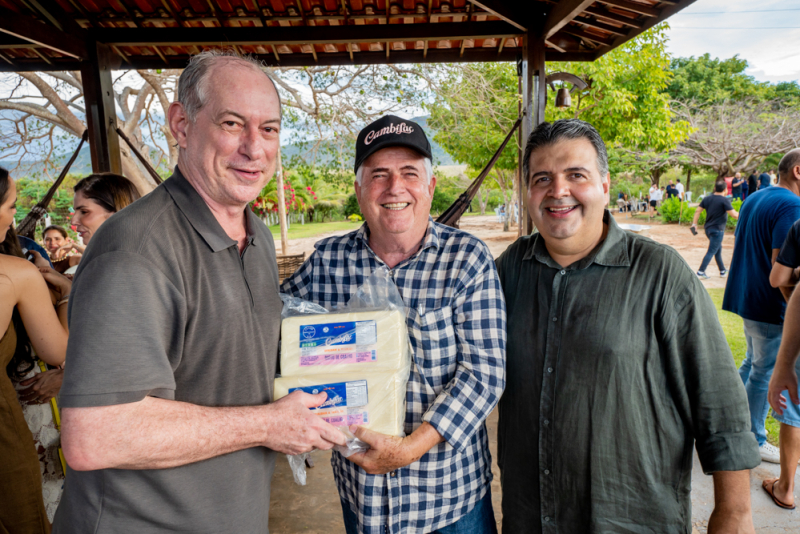 Em clima de campanha - Roberto Cláudio festeja 50 anos na Fazenda Gratidão