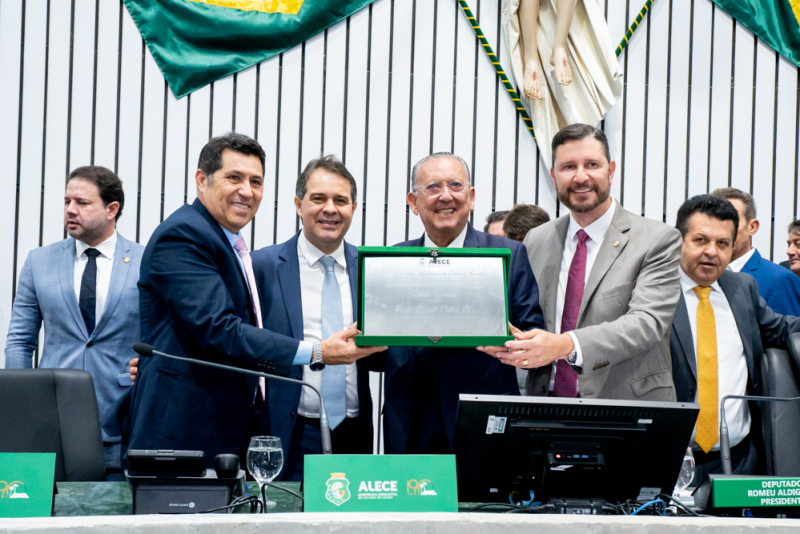 Ícone Esportivo - Assembleia Legislativa homenageia Galvão Bueno com título de Cidadão Cearense