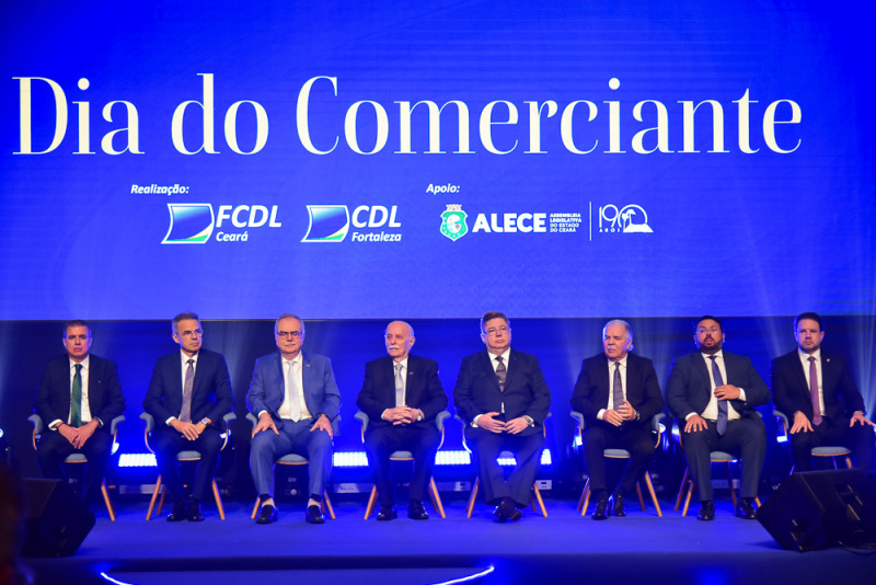 Homenagem solene - Ministro Raul Araújo Filho é agraciado com o Troféu Clóvis Rolim 2025