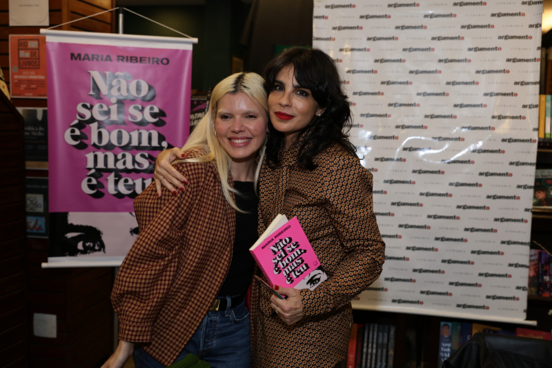 Encontro literário - Maria Ribeiro lança “Não Sei Se é Bom, Mas é Teu” em noite de autógrafos no Rio de Janeiro