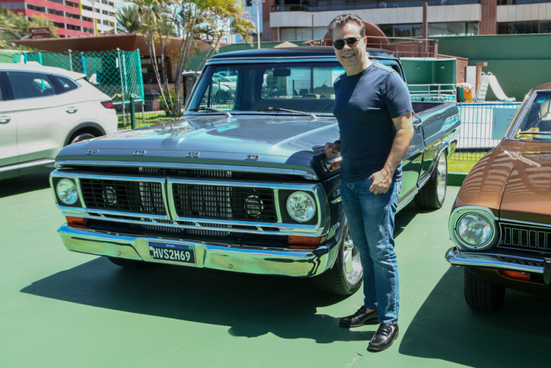 Grupo Viaturas - Em meio a Porsches, Mercedes AMG, Audi R-8 e carros clássicos, o novo Chevrolet Spark rouba a cena no Iate Clube de Fortaleza