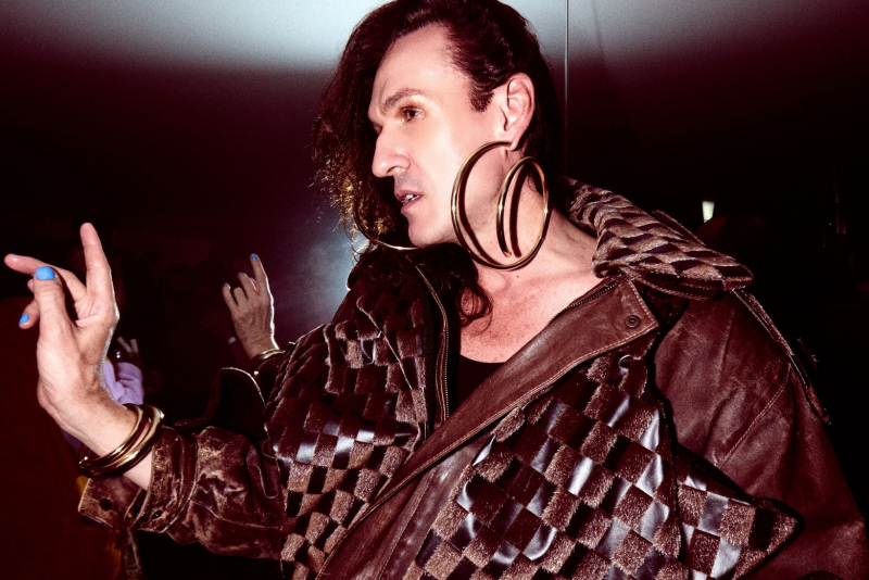 IN SÃO PAULO - Silvia Braz e Dudu Bertholini prestigiam inauguração de CARNE, o novo reduto criativo de Marlon Brambilla