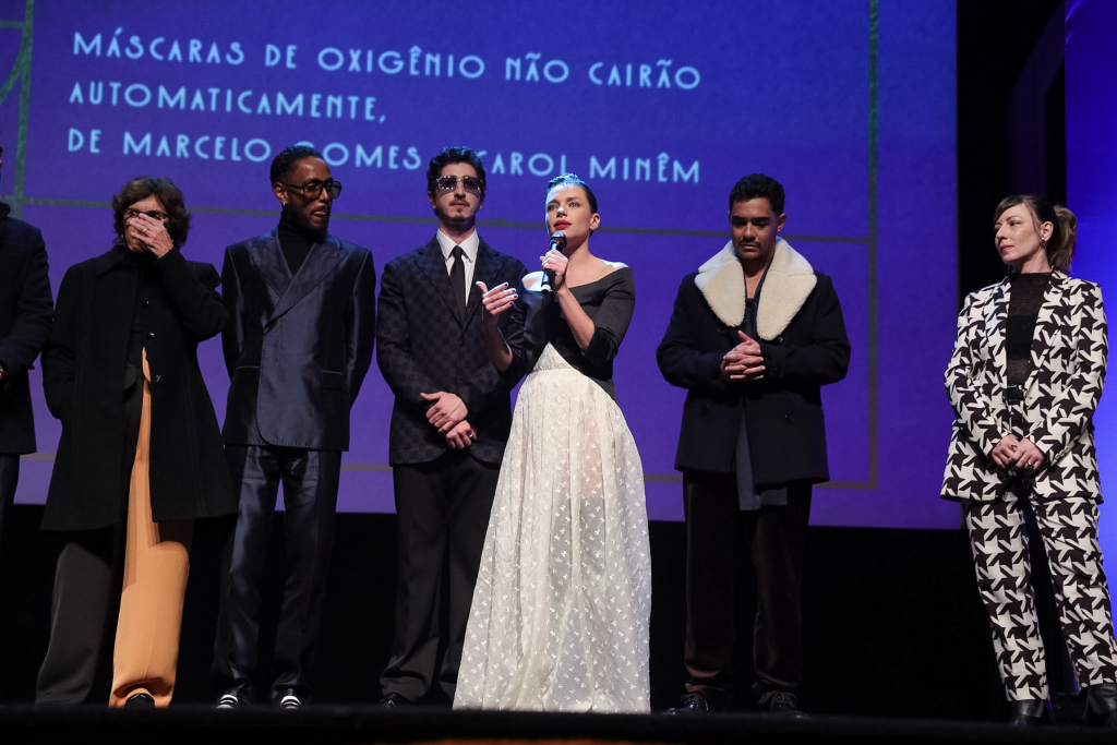 Elenco Da Série “máscaras De Oxigênio Não Cairão Automaticamente”