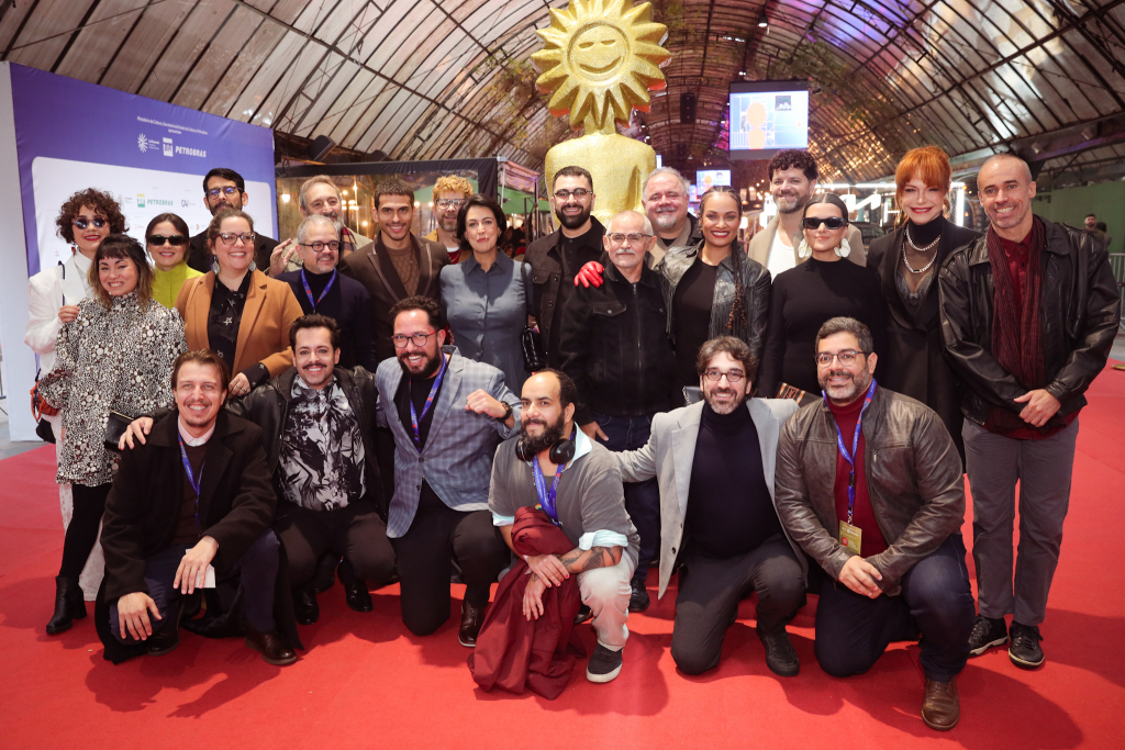 Elenco Do Filme “papagaios”