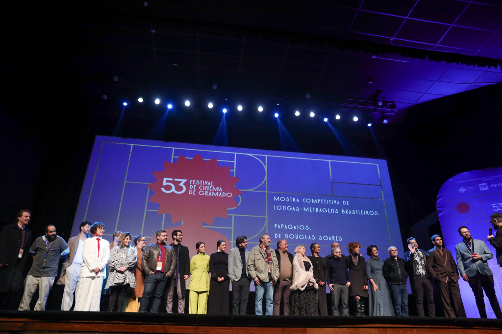 Elenco Do Filme “papagaios” 2