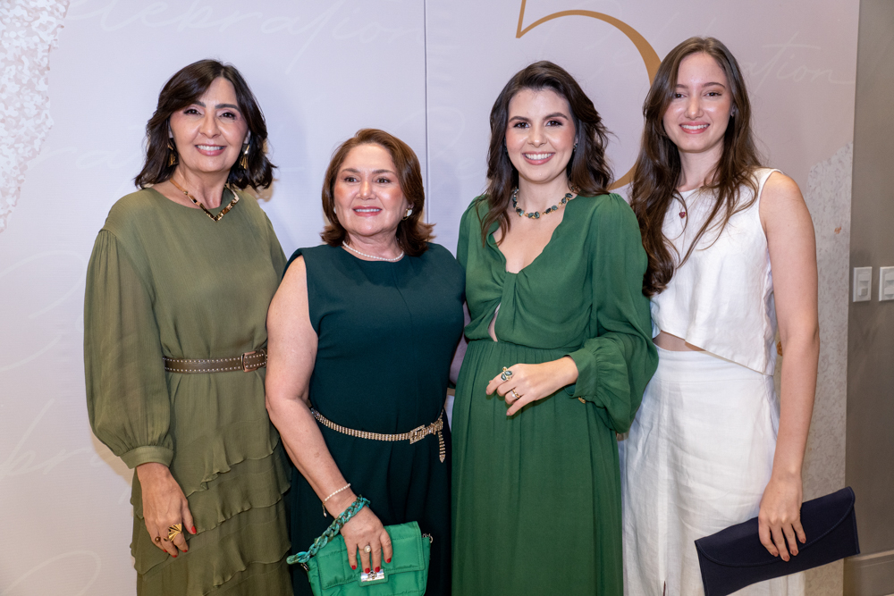 Eliane Gomes, Valnizia Avrlino, Isabela Avelino E Eloisa Gomes