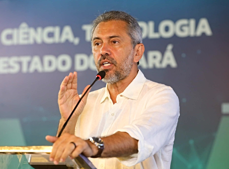 Elmano de Freitas reforça alerta contra bebidas adulteradas e anuncia chegada de antídoto ao Ceará