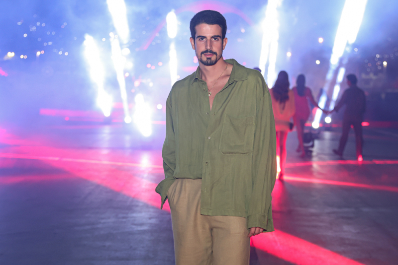 na sapucaí - Aniversário de Juan Moraes reúne Bruna Marquezine, Giovanna Lancellotti, João Guilherme e estrelas no Rio