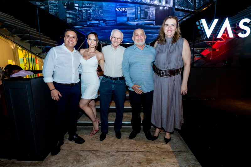 Sessão Parabéns - Érico Silveira brinda à nova idade no Vasto Restaurante, em Fortaleza