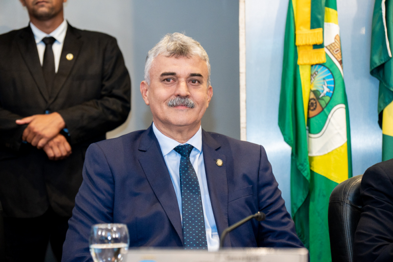 Trajetória Reconhecida - Secretário Rogério Pinheiro é condecorado com a Medalha do Mérito Desportivo Ayrton Senna pela CMFor