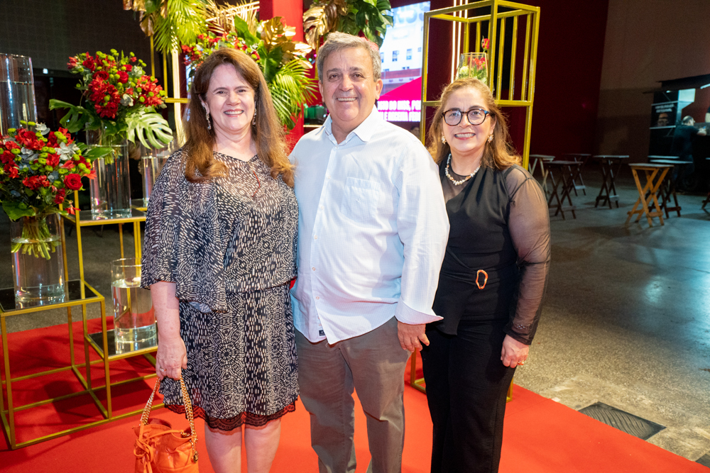 Everlene E Crisanto Morais, E Francisca Castelo Branco