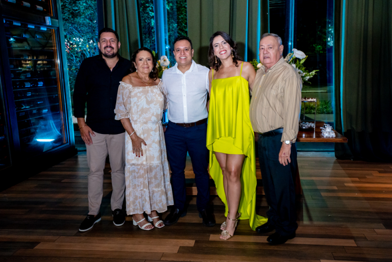 Sessão Parabéns - Érico Silveira brinda à nova idade no Vasto Restaurante, em Fortaleza